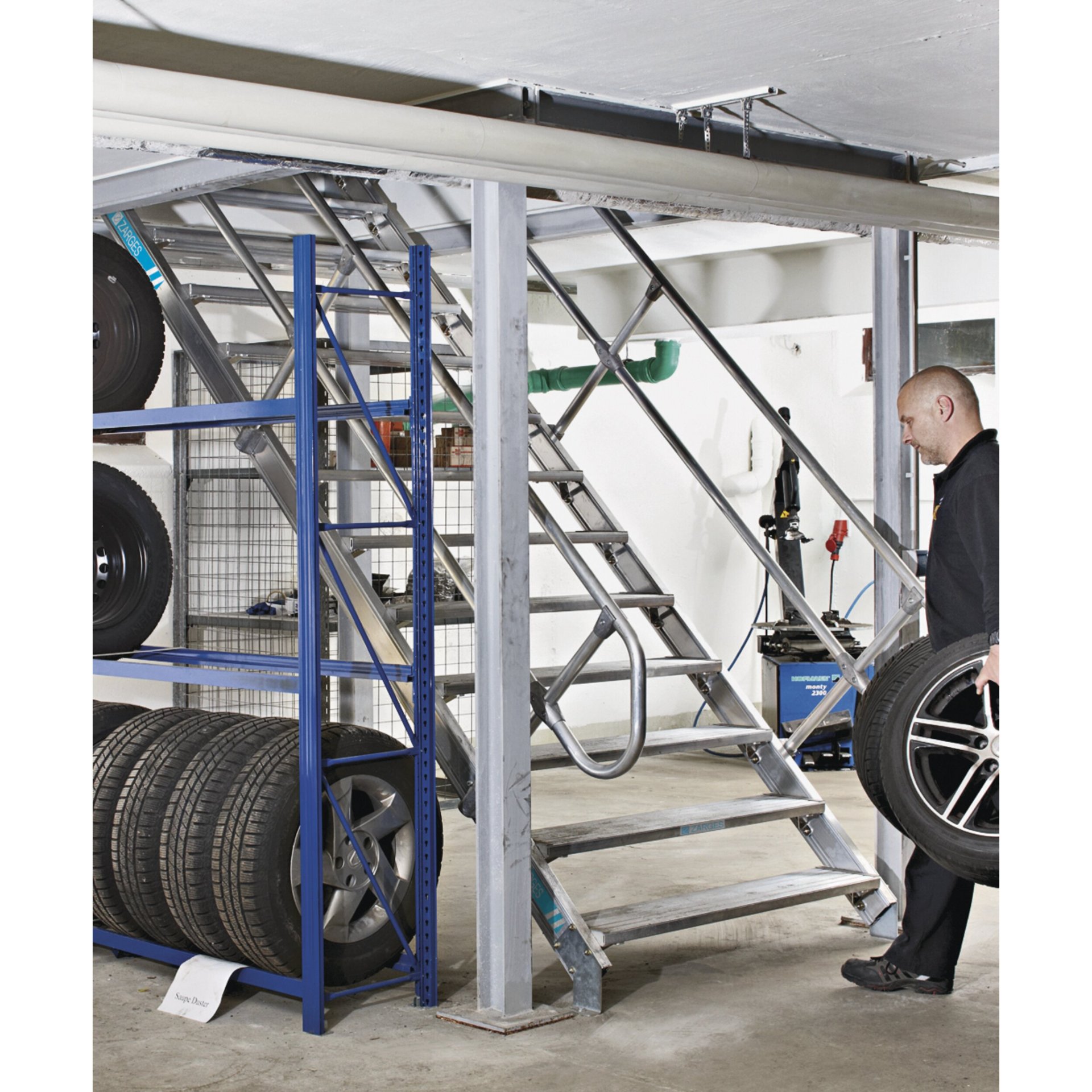 LM-Treppe 60° 5 Stufen, 600 mm breit, Höhe 1,25 m