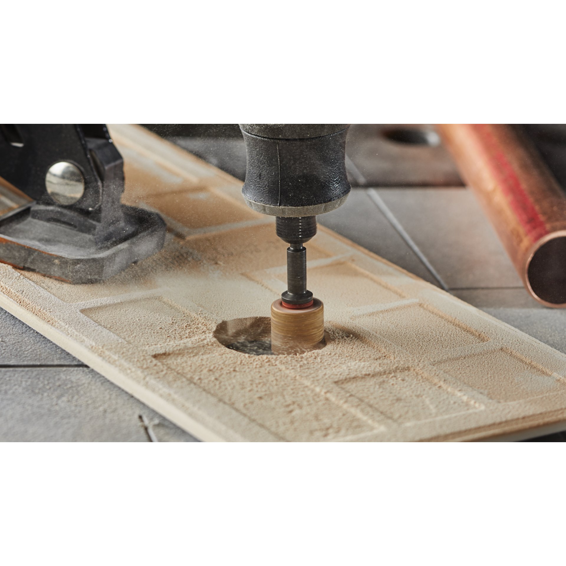 DREMEL® MAX Schleifband und Lochbohrer