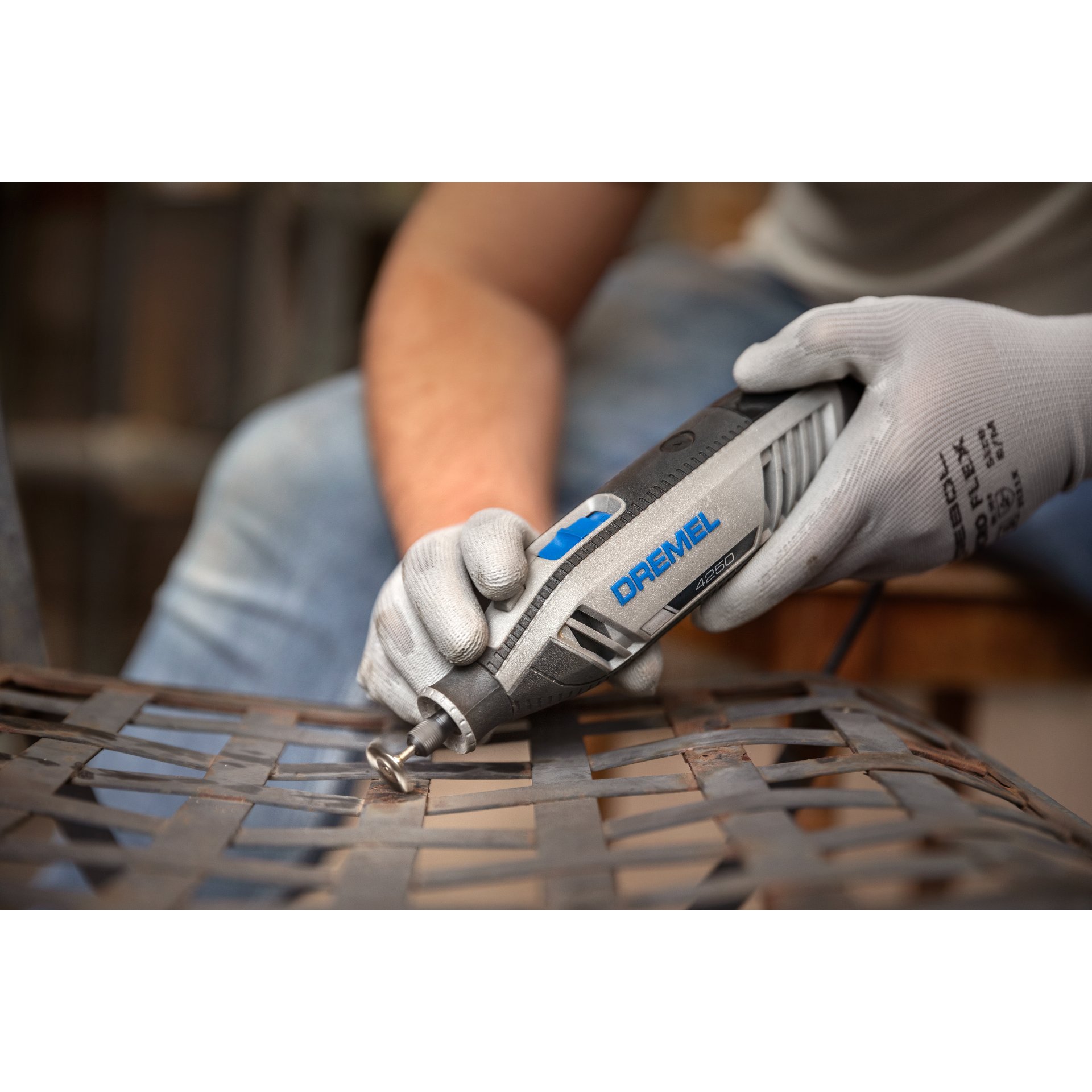 DREMEL® 4250, kabelgebundenes Multitool, 128 Zubehöre, 6 Vorsatzgeräte