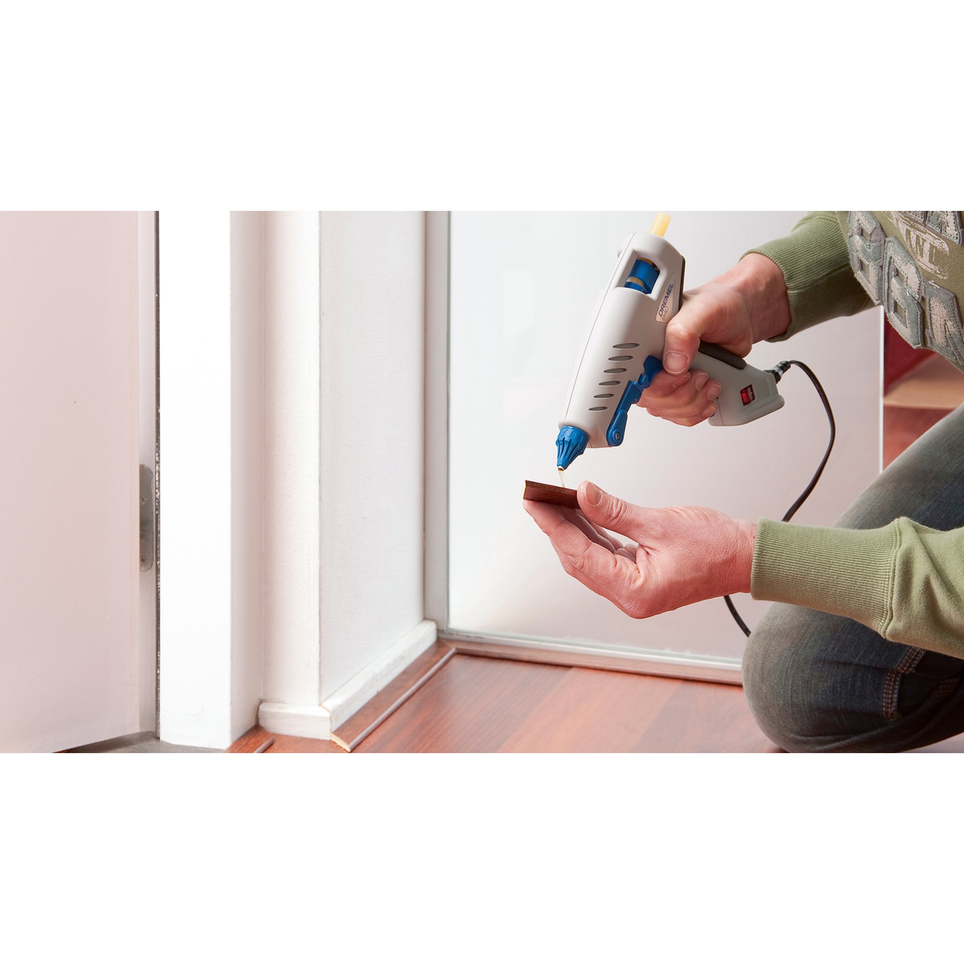 DREMEL® Heißklebepistole 940-3 Kompaktwerkzeug (195 °C) mit 3 Zubehöre