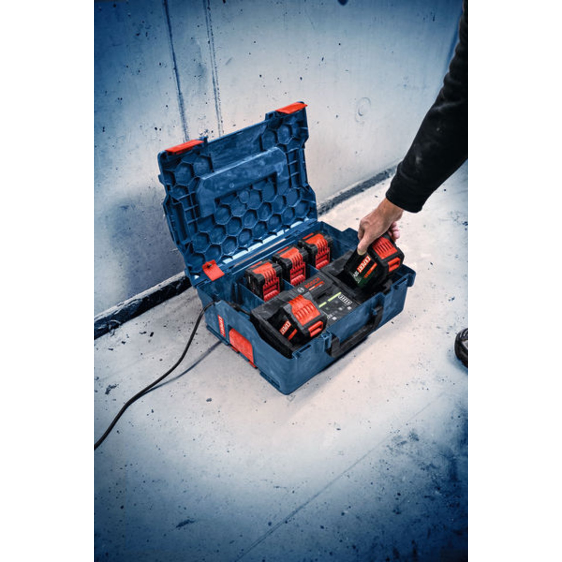 Ladegerät EXAL18V2-320