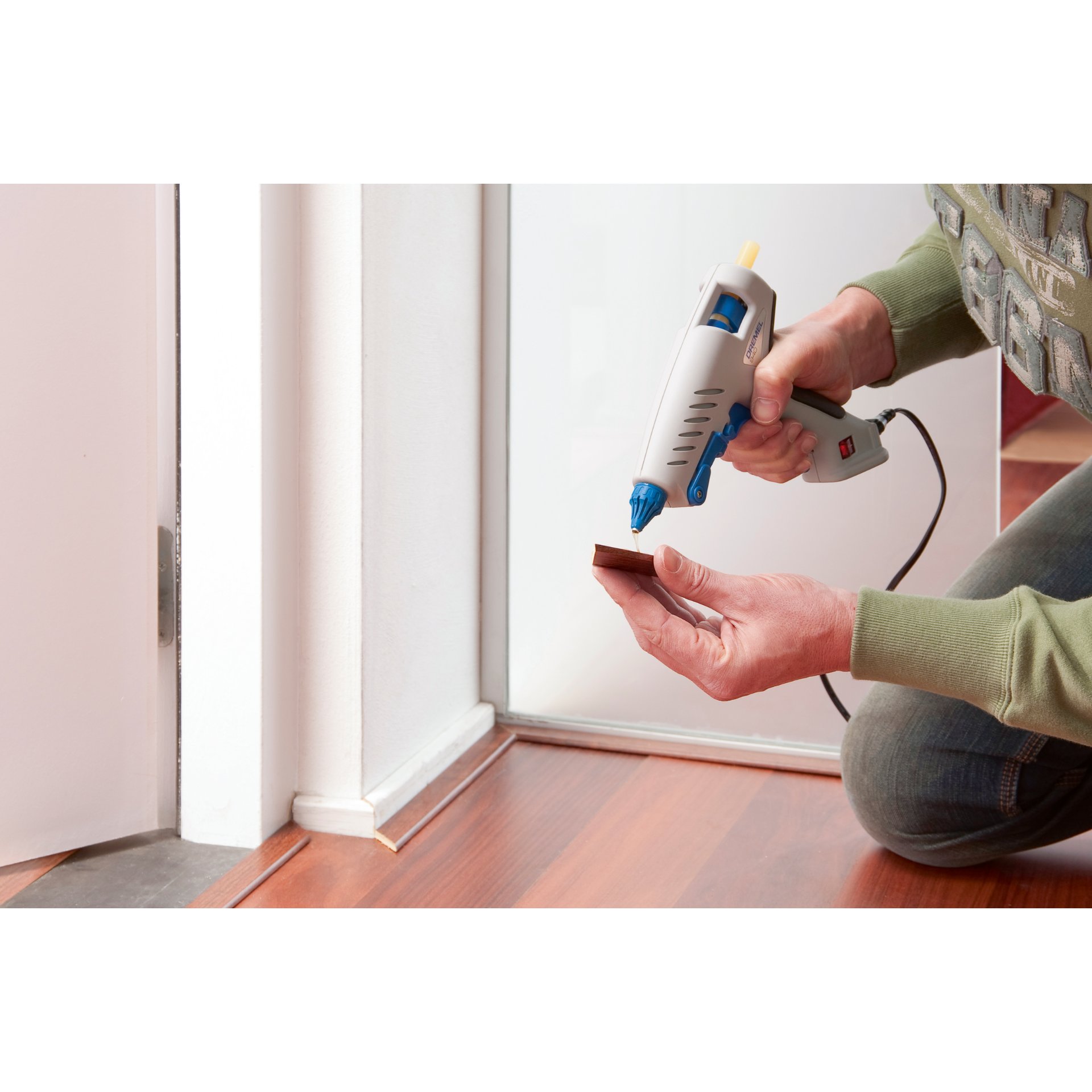 DREMEL® Heißklebepistole 940-3 Kompaktwerkzeug (195 °C) mit 3 Zubehöre
