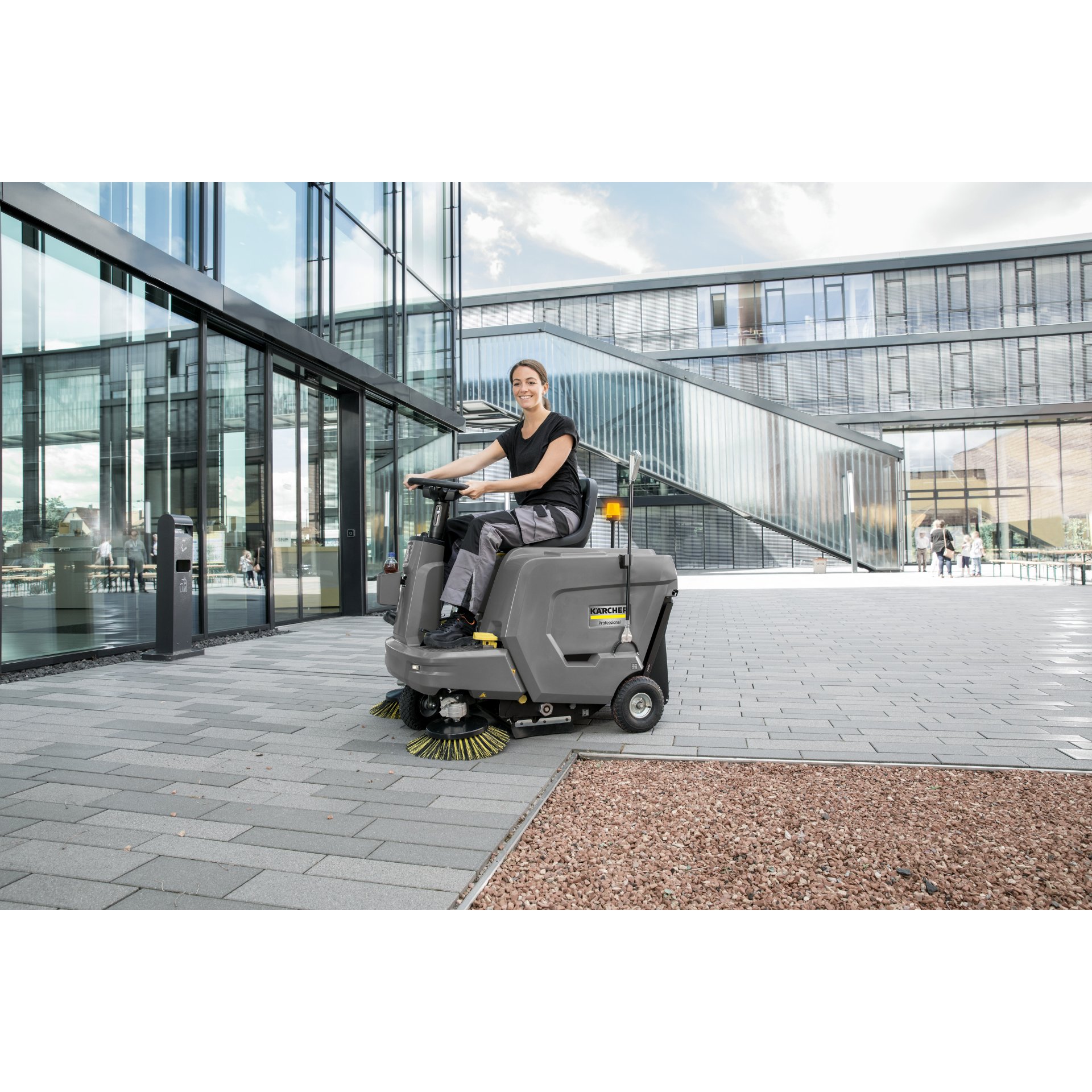 Kärcher Aufsitz-Kehrmaschine KM 85/50 R Bp Pack 80Ah Li+FC