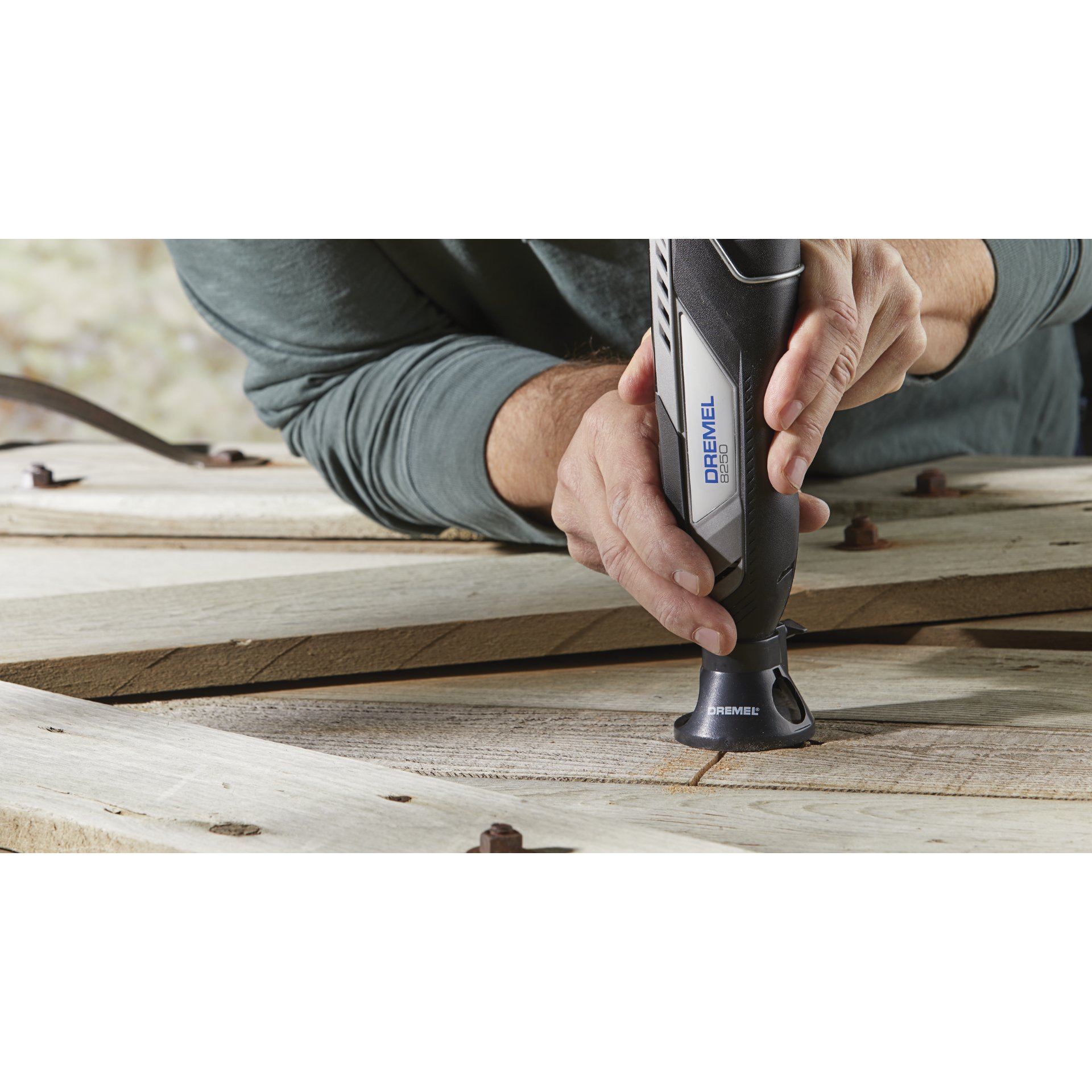 DREMEL® 8250, Kabelgebundenes Multifunktionswerkzeug, 65 Zubehöre, 5 Aufsätze