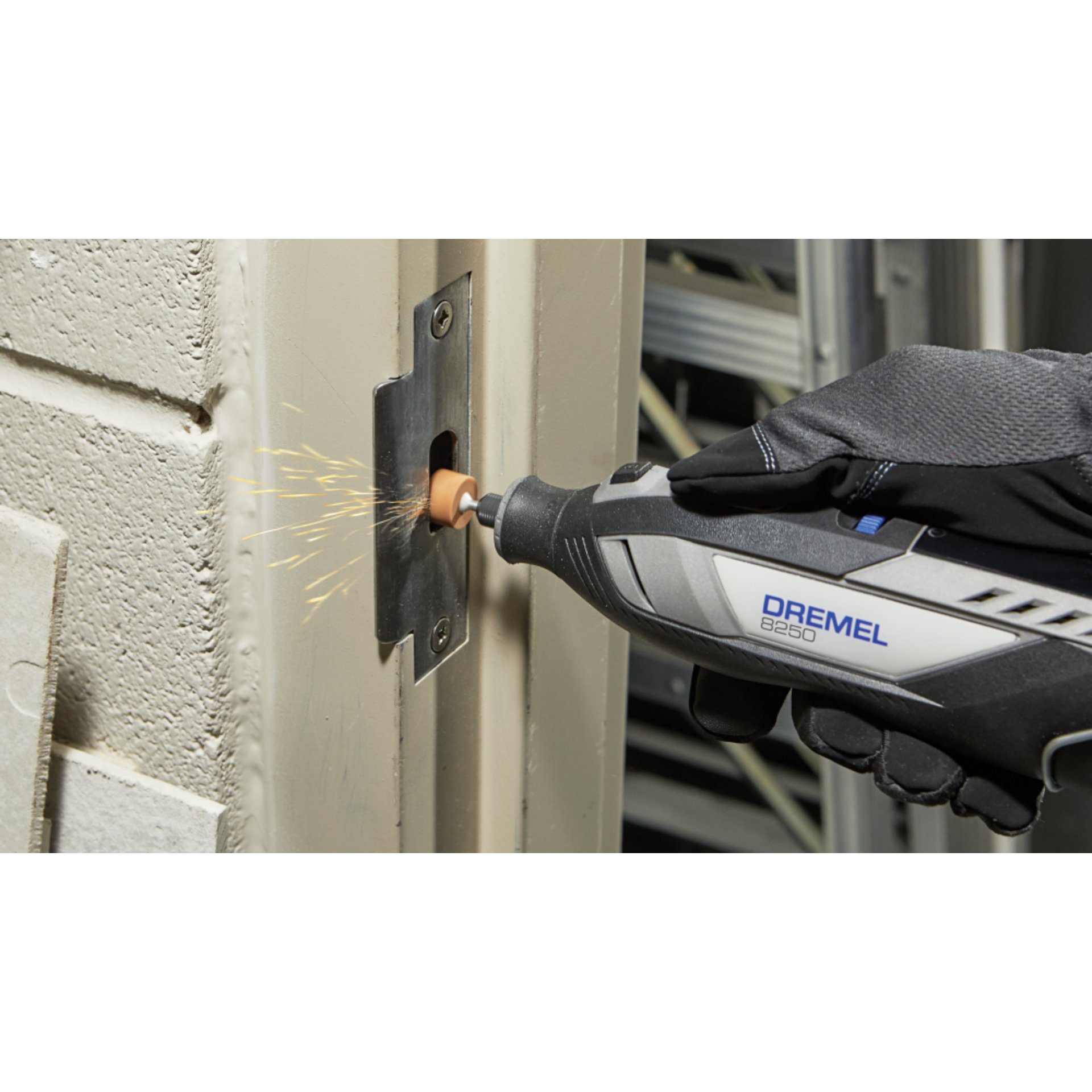 DREMEL® 8250, Kabelgebundenes Multifunktionswerkzeug, 65 Zubehöre, 5 Aufsätze